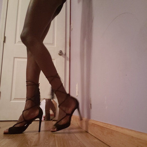 Black suede tassle heels - Picture 5 of 8